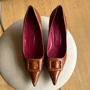 Kitten- heeled pumps, made in Spain.